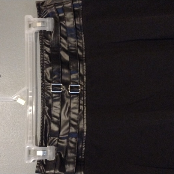 Tripp NYC size small double belted black skirt - Picture 3 of 10